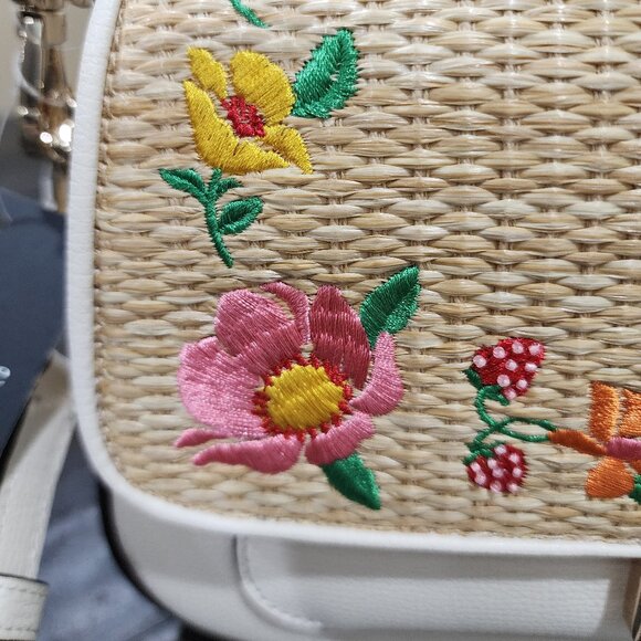 KATE SPADE PHOEBE EMBROIDERED STRAW FLAP CROSSBODY-BRAND NEW WITH TAGS - Picture 3 of 9